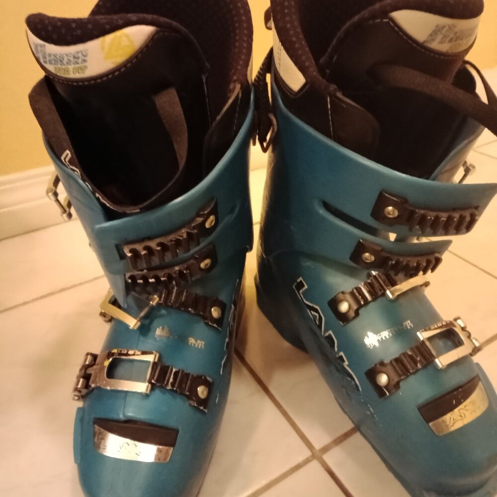 Ski boots for kids